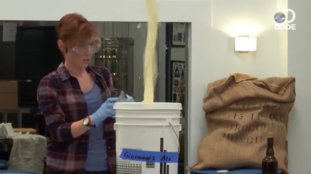 tlynnr85's tweet photo. @RuthieConnell I could do this demo for you but we will need high ceilings and stain proof ceilings 😂 #Scijinks https://t.co/bYNk7gcNNW