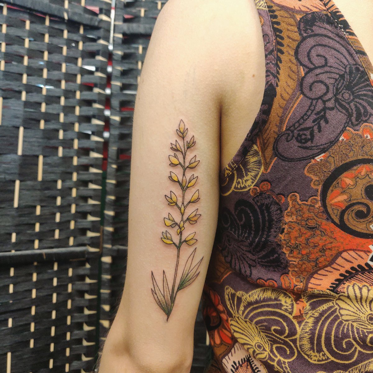5thDimensionTat's tweet photo. Yellow flower ❀ #tattoo by Aoife @spaoife_art 

For bookings and enquiries: 0207 613 2736 / fifthdimensiontattoo@yahoo.co.uk

#vegantattoo https://t.co/3Auuebj0zb