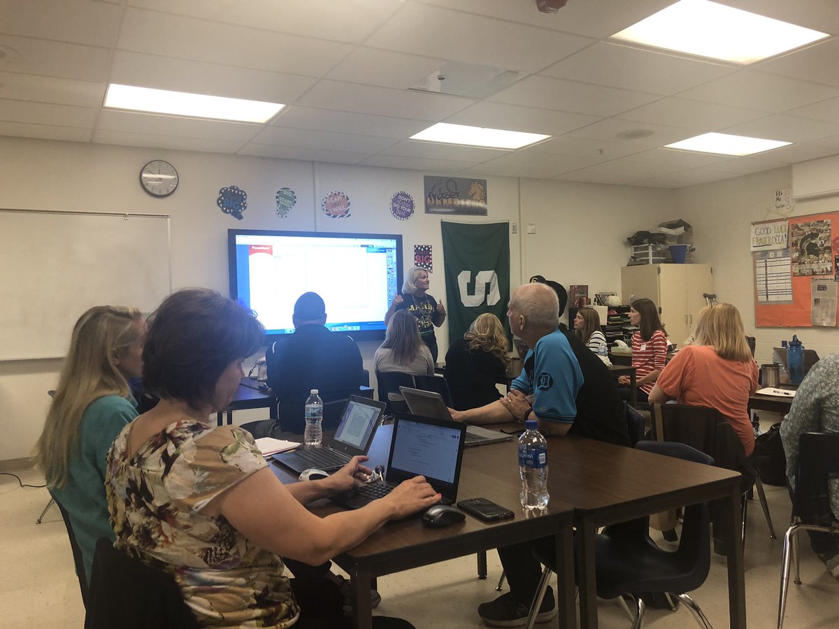 JamieJournalism's tweet photo. #Session3 #WhatsNewPussycat @FraserLearning @LearnPromethean #learnpromethean  finding out what’s new in the board. Looks much simpler. https://t.co/TtOXrHpgaJ