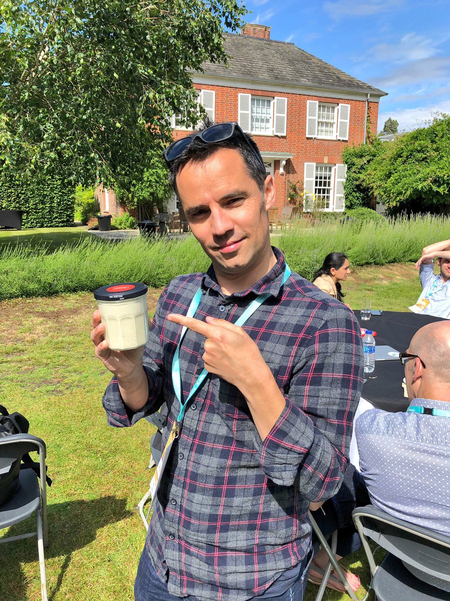 TLPMrsL's tweet image. Here’s @lehain giving me sourdough like some shifty bread dealer. 

#Educationfest #sourdoughbabies #breadED