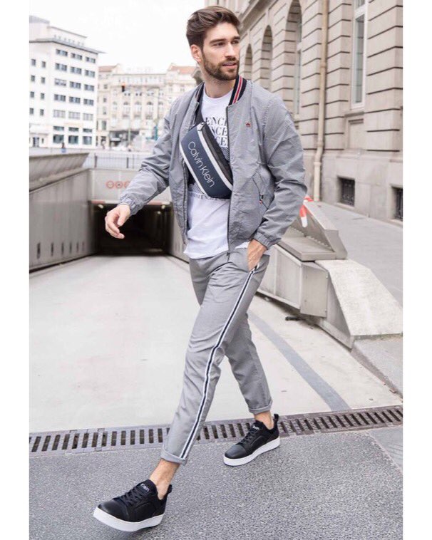 “If you can’t be better than your competition, just dress better” - Anna Wintour
.
Shop the sterling taped trouser as worn by @philipdeml @zalando 🔎 BRH22E00P-C11
.
#wearebravesoul #bravesoul #bravesoulman #styleinspo #outfitinspo #stylish #highstreetfashion #zalando #asos