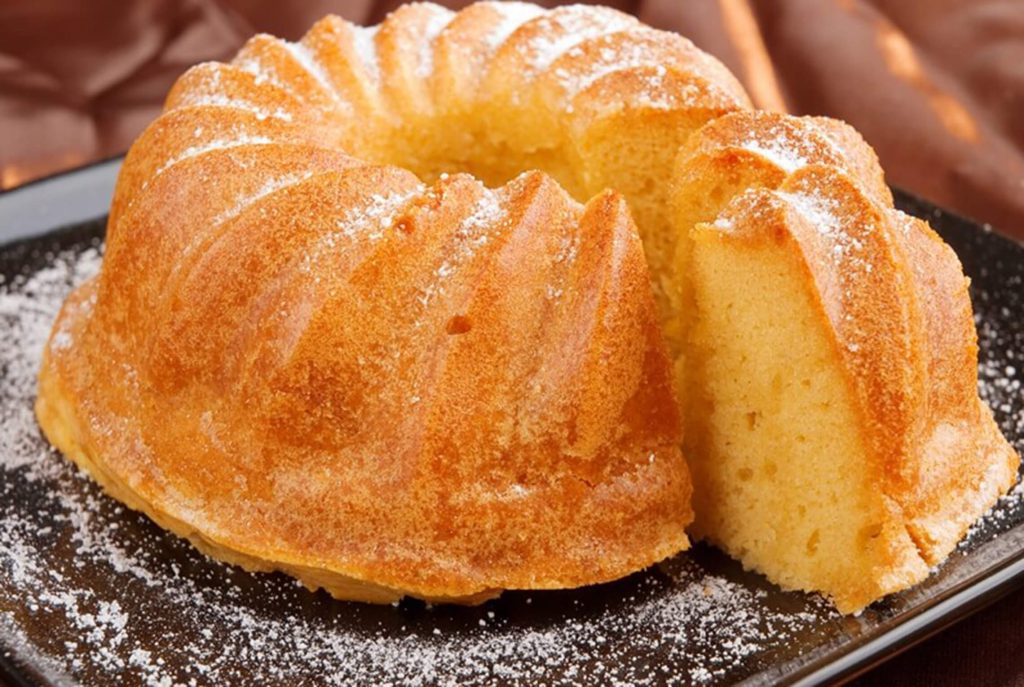 las_chef's tweet photo. ¡Feriado de tortas! Vos... ¿Cuál elegís?
🍰 Bizcochuelo esponjoso de Vainilla: 
https://t.co/dJOtcV2fgm
🍰 Receta de Bizcochuelo Selva Negra
https://t.co/FS2m4TuhK5 https://t.co/wEziXv85EF