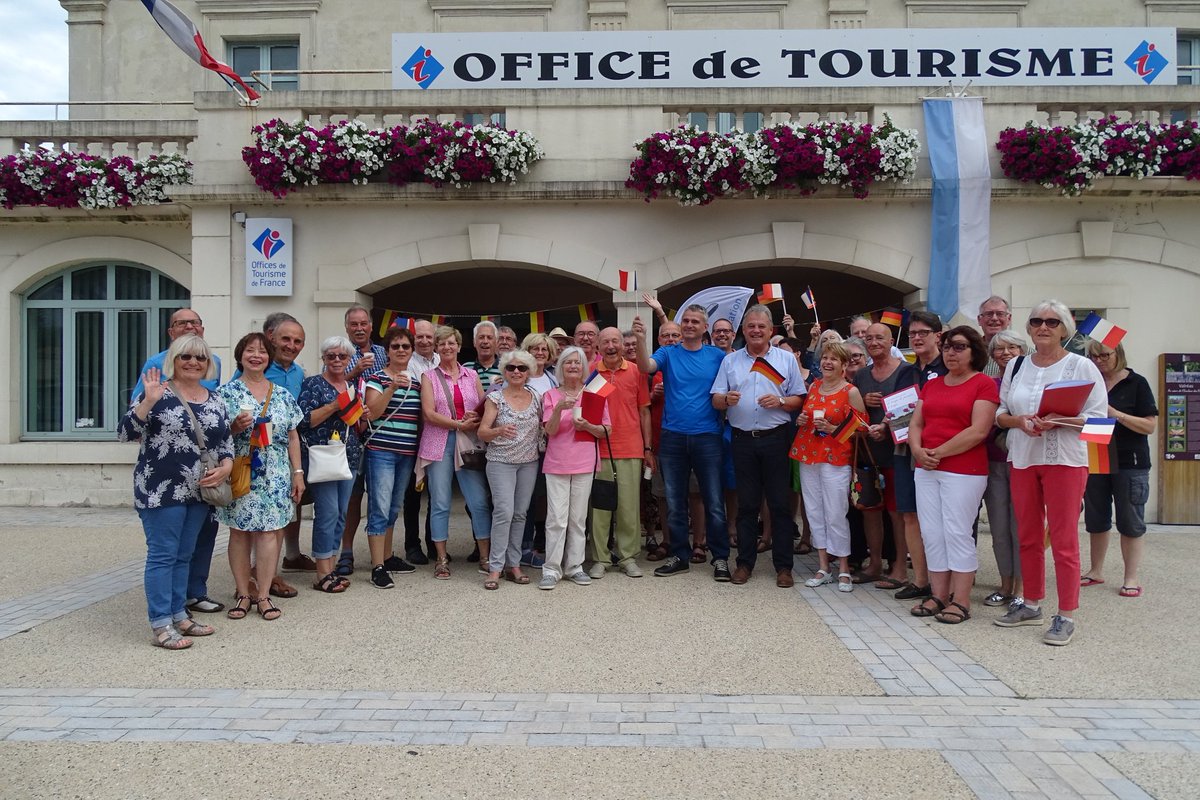 Ankunft der Delegation aus #Sachsenheim in #Valréas zur Feier von 25 Jahren #Städtepartnerschaft. Die BZ ist dabei (msc)