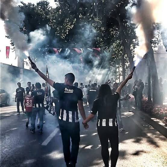 Kural 551- seni BEŞİKTAŞ maçına götüreceğim cümlesi,seni seviyorum cümlesini döver.