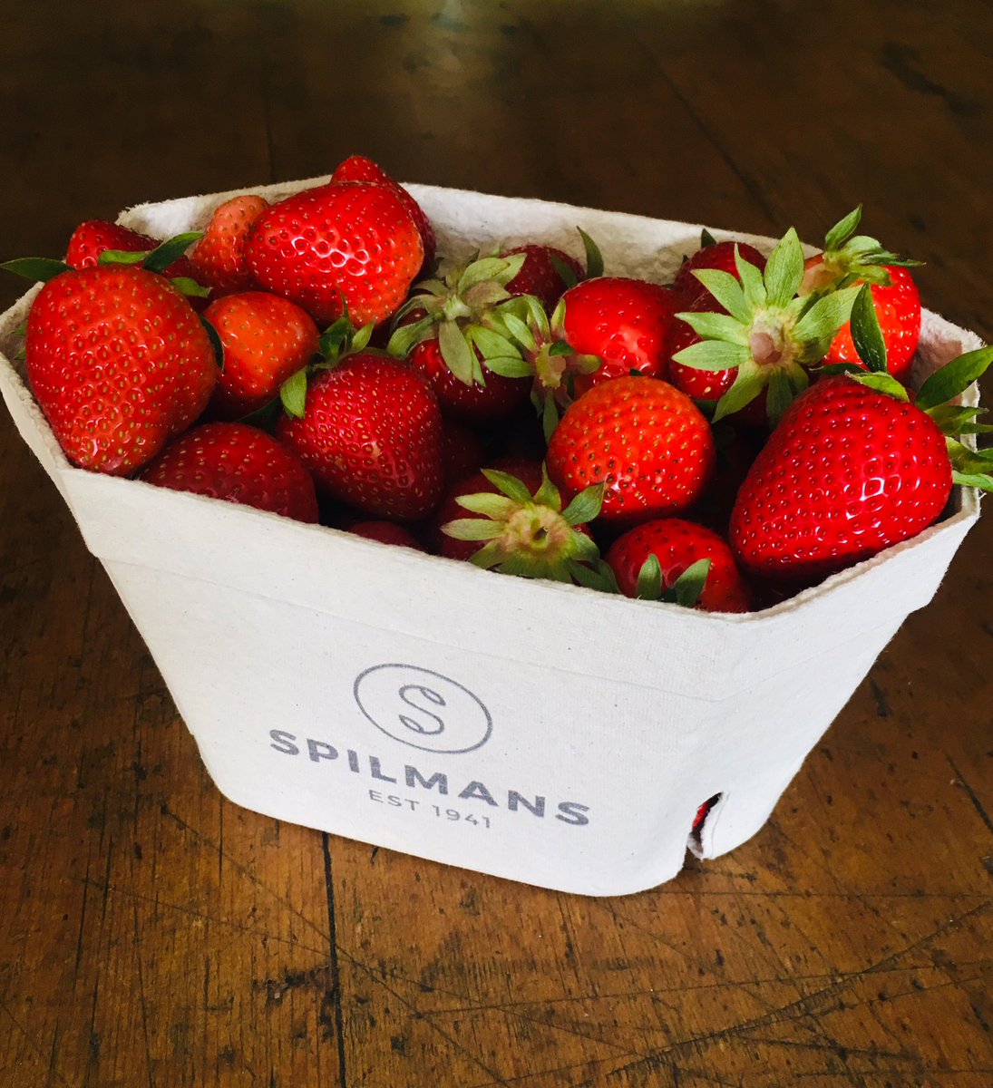 WoodlandsFarmNY's tweet photo. Goodbye Yorkshire Asparagus but hellooo #Yorkshire Strawberries! Oh the joy of picking your own π at #Spilmans Farm near Thirsk. Love the new packaging too. #simplepleasures #yorkshiretreasures #seasonal #localproduce #strawberries #breakfast https://t.co/ZxnvOjegTP