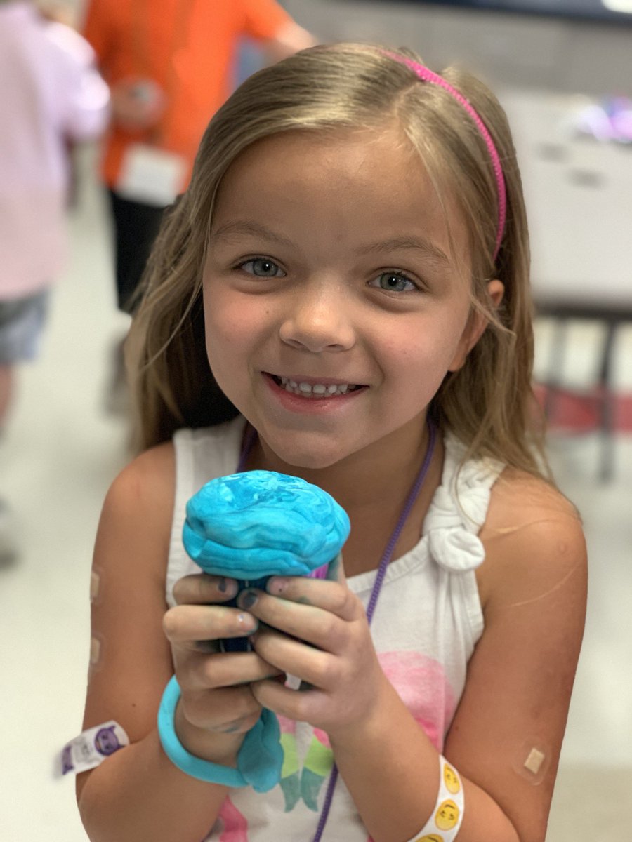 PopesArtRoom1's tweet photo. Cupcake Decorators!!! #EASAGE_CFB #CFBMatterstoMe https://t.co/MgvEVFXLP7