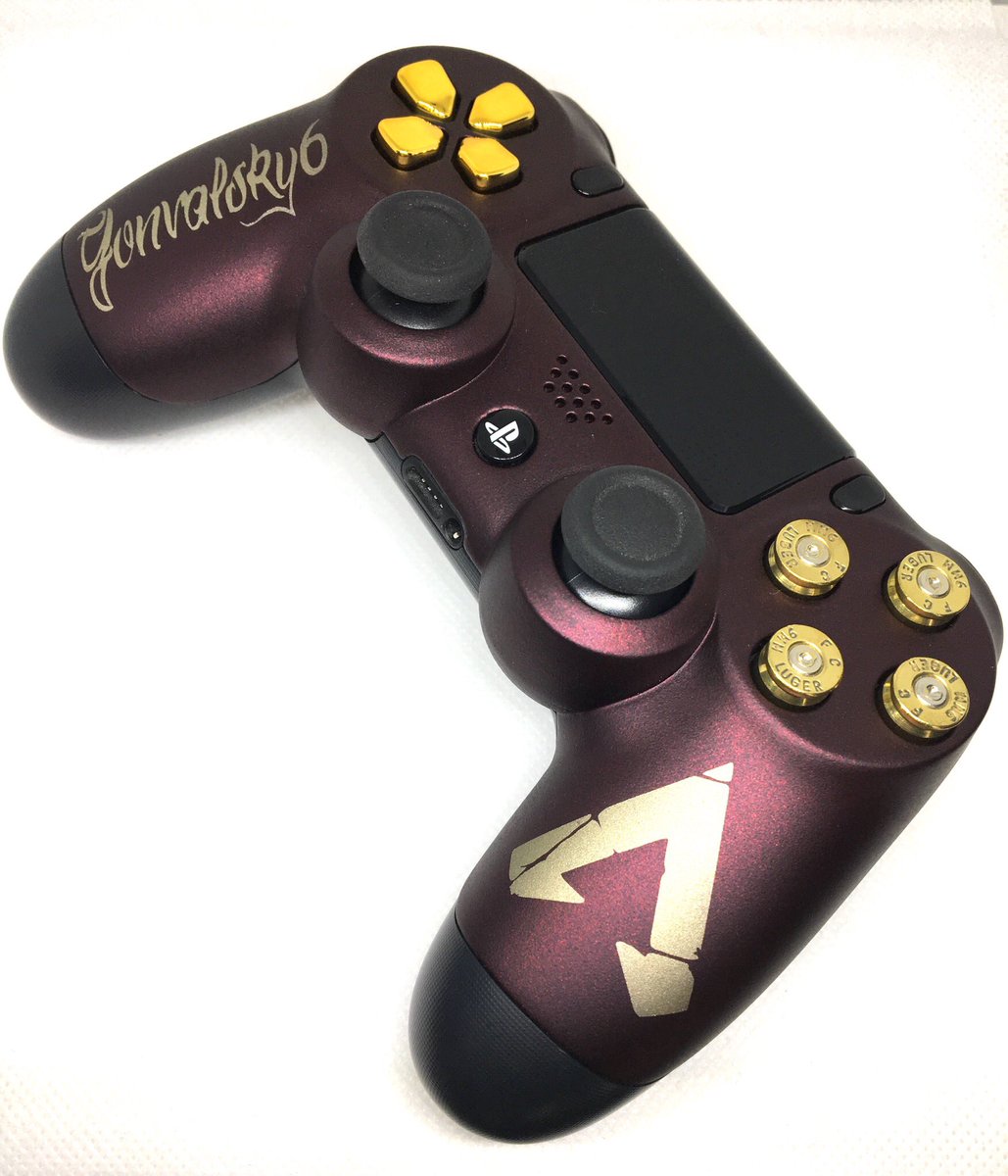 GeekServices's tweet image. Salut les amis, réalisation perso sur manette client :
-Base burgundy Softtouch 
-Logo Apex et pseudo Gold
-Croix Gold
-Boutons balles 
-Hardgrip 
Très très joli modèle 😍
#Geekcontroller #Ps4 #Burgundy #Softtouch #Gold
geek-services.fr