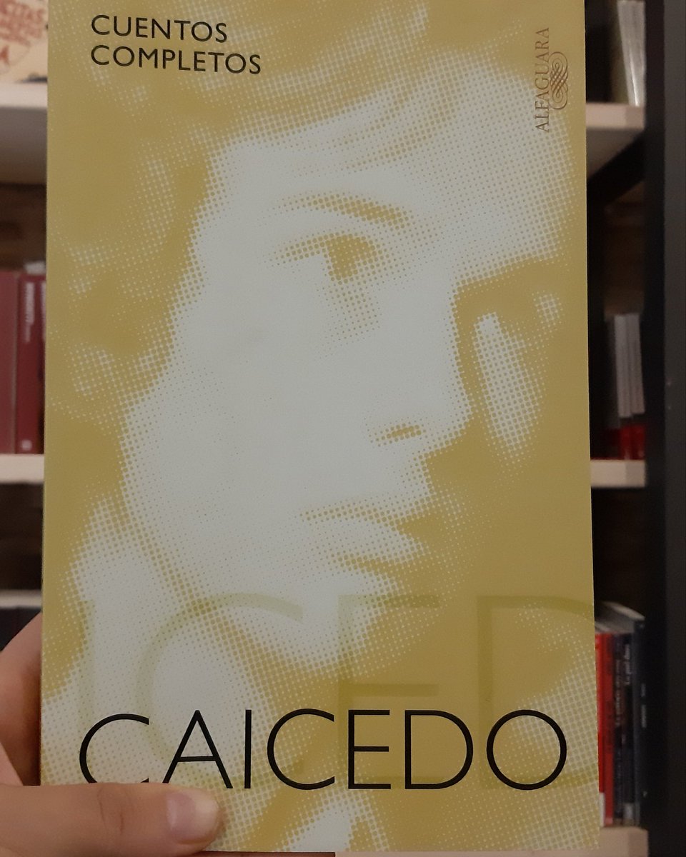 📚 Seguimos con la sección #Cuentos.
👉 Hoy es el turno de Maternidad, de Andres Caicedo, colombiano, narrador maldito. Caicedo, que se suicidó a los 25 años, es un experto en mostrarnos la oscura psicodelia tropical de Cali en los años 70's.