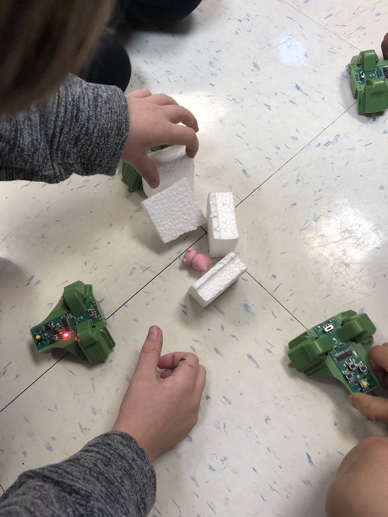 MissFalk93's tweet photo. In Farm Tech students are programming Bot Ann-E to corral their livestock and developing protective technologies to keep their livestock safe from predators and accidental harm. #innovationCampD93 https://t.co/kjJAd7WIjz