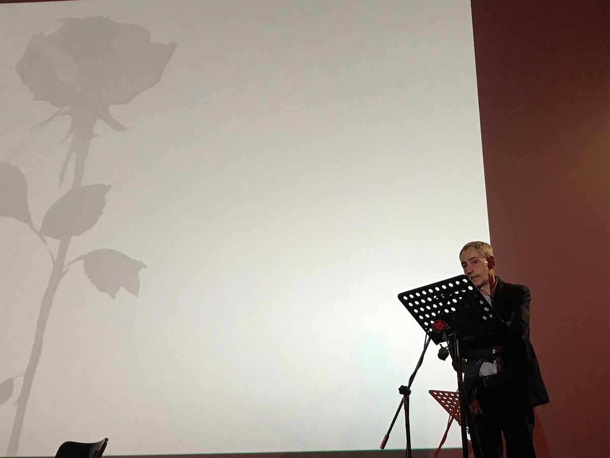 LaMilanesiana's tweet photo. Sul palco ora David Grieco, il regista del documentario dedicato a Domenico #Notarangelo, che racconta il suo debutto nel #cinema (da attore) in “Romeo e Giulietta” di #FrancoZeffirelli e gli incontri con #Pasolini 🎬
@bettywrong https://t.co/B5ie1ZCdRd