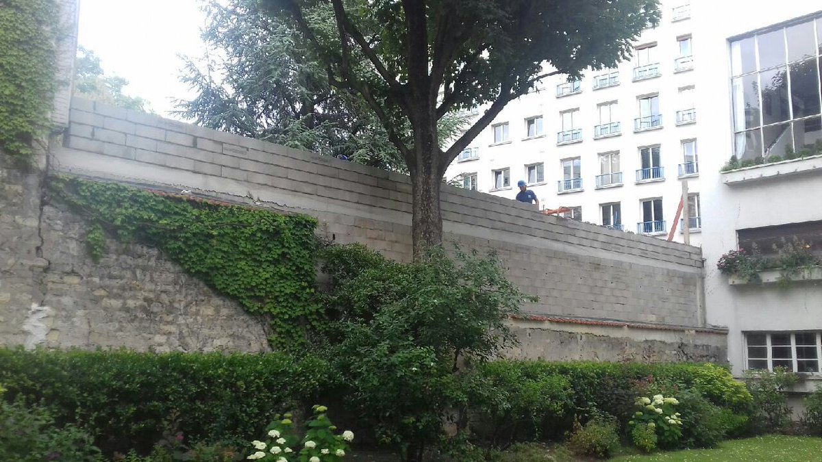 De plus en plus haut ! Certains s’imaginent que les promoteurs attendent d’avoir « purgé les recours »... et bien ce n’est pas la pratique chez <a href="/groupecovea/">Groupe Covéa</a> #MalletStevens <a href="/Anne_Hidalgo/">Anne Hidalgo</a> <a href="/ANABF5/">Association nationale des ABF</a> <a href="/team_archi/">Team Archi</a> <a href="/UPatrimoine/">Urgences Patrimoine</a> <a href="/SOSParis/">SOS Paris</a>