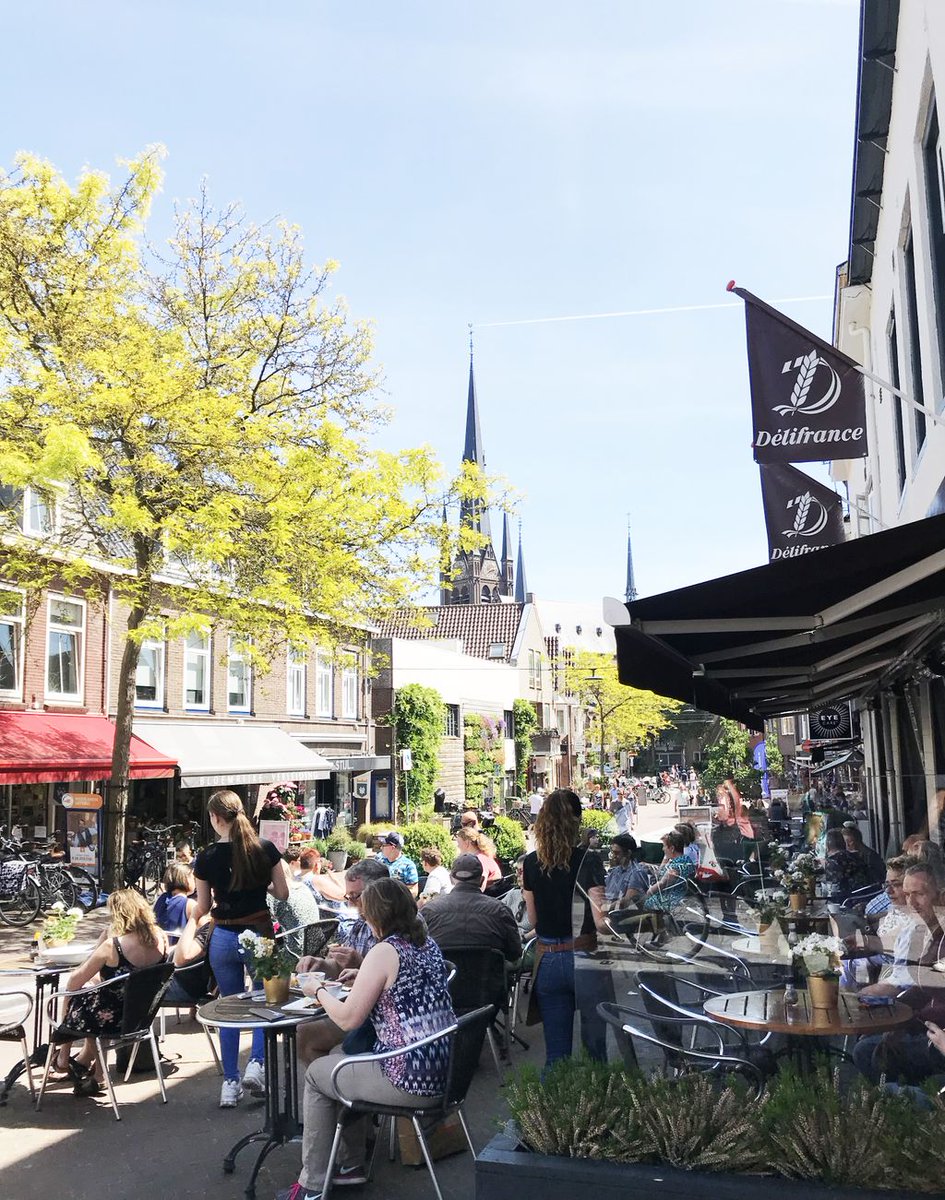 Wat is het Woerden mooi als de zon schijnt! Heerlijk plonzen in de Singel en terras-hoppen. All you need is zon , een lekker terras, een verfrissend drankje én een knalgoeie terrashap. 
De komende tijd zet #vestingstadWoerden de ☀️ #TerrashapToppers ☀️ voor je op een rijtje!