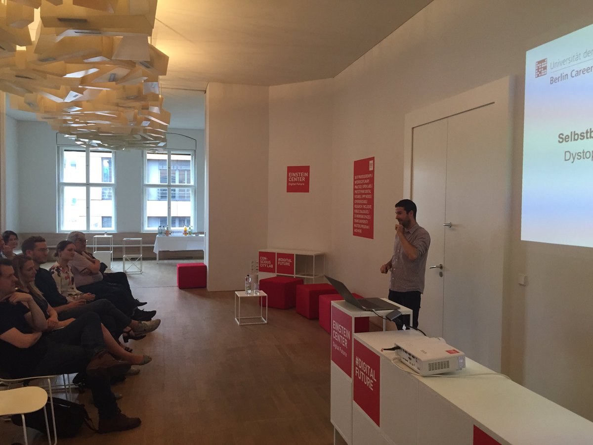MIZBabelsberg's tweet photo. Nicht die vollständige Kontrolle über die eigenen #Daten kann das Ziel sein in der digitalisierten Gesellschaft, sondern die Kontrolle der #Risiken der #Datenverarbeitung. @MaxGrafenstein (@ECDigitalFuture) #tobediscussed #DigitaleSelbstbestimmung https://t.co/GPIrfRtaLD