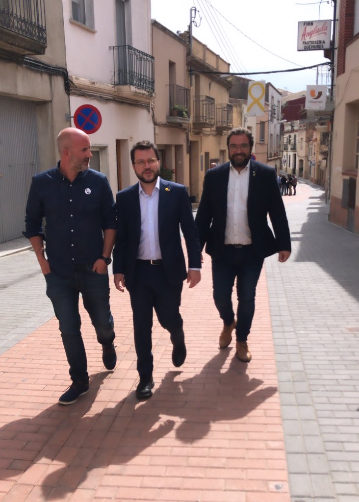 isaacperaire's tweet photo. Una estona a #Ullastrell. Persones amb qui enorgulleix compartir projecte. #pasferm #impulsrepublicà @PUTXOT @perearagones @julifernandez @Esquerra_ERC https://t.co/zbXvNQhgFm