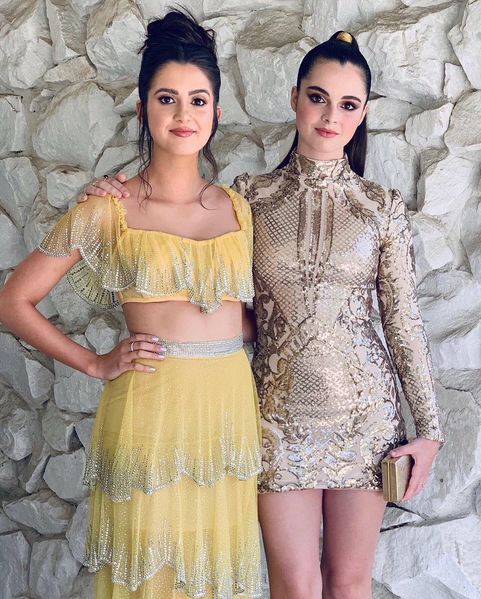 VanessaMarano's tweet photo. “Are you sisters?” Yes! 👯♀️ #commonquestion #alwaysasked @lauramarano https://t.co/8txUG54CXp