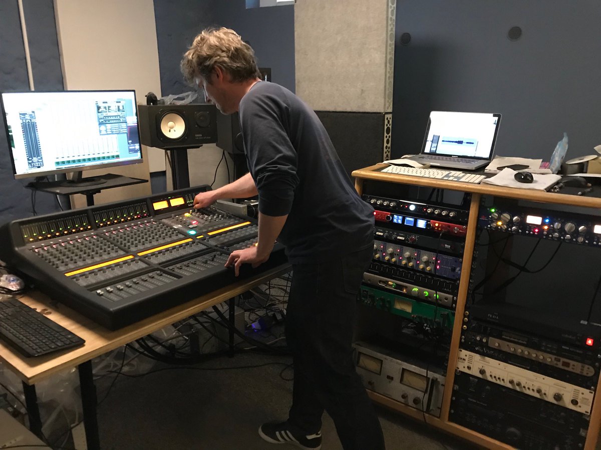 andrewphmusic's tweet photo. Sounding beautiful - mastering Vjollca record with Max at ⁦@1SonicBrighton⁩ ⁦@aramzarikian⁩ https://t.co/EJnkWpzbuf