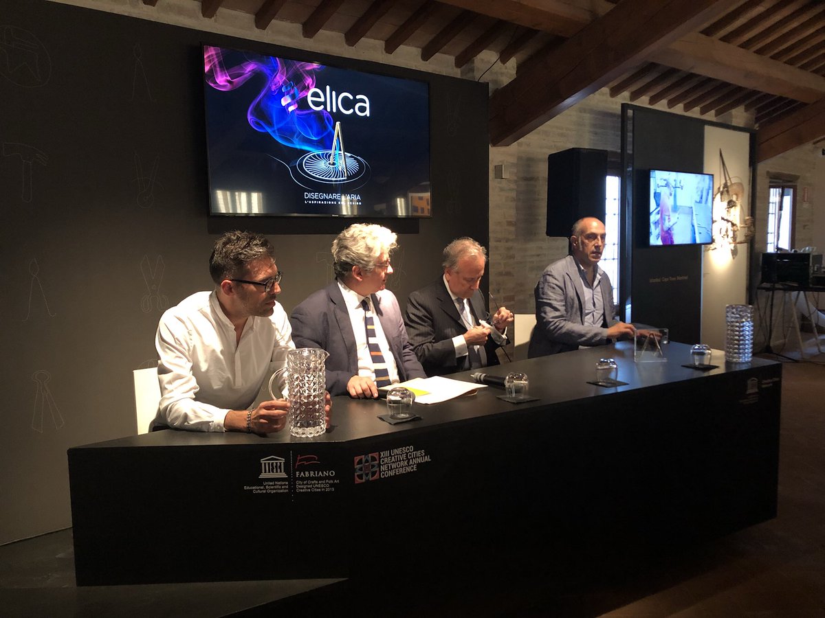 FabCreativa's tweet image. Continuano gli appuntamenti della XIII @UNESCO #CreativeCities Conference a #Fabriano: Appuntamento col design - Francesco Casoli e Luciano Galimberti presentano il premio “Compasso d’Oro”, simbolo di intraprendenza, innovazione e voglia di crescere.