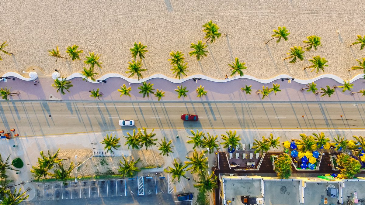 HyattPlaceMIA's tweet photo. Captivated by stories of past crime in Miami? Check out the South Beach Scandals Tour, running this month until the 29th. https://t.co/KbnhoBXBd4 https://t.co/SDLbkhX0F3