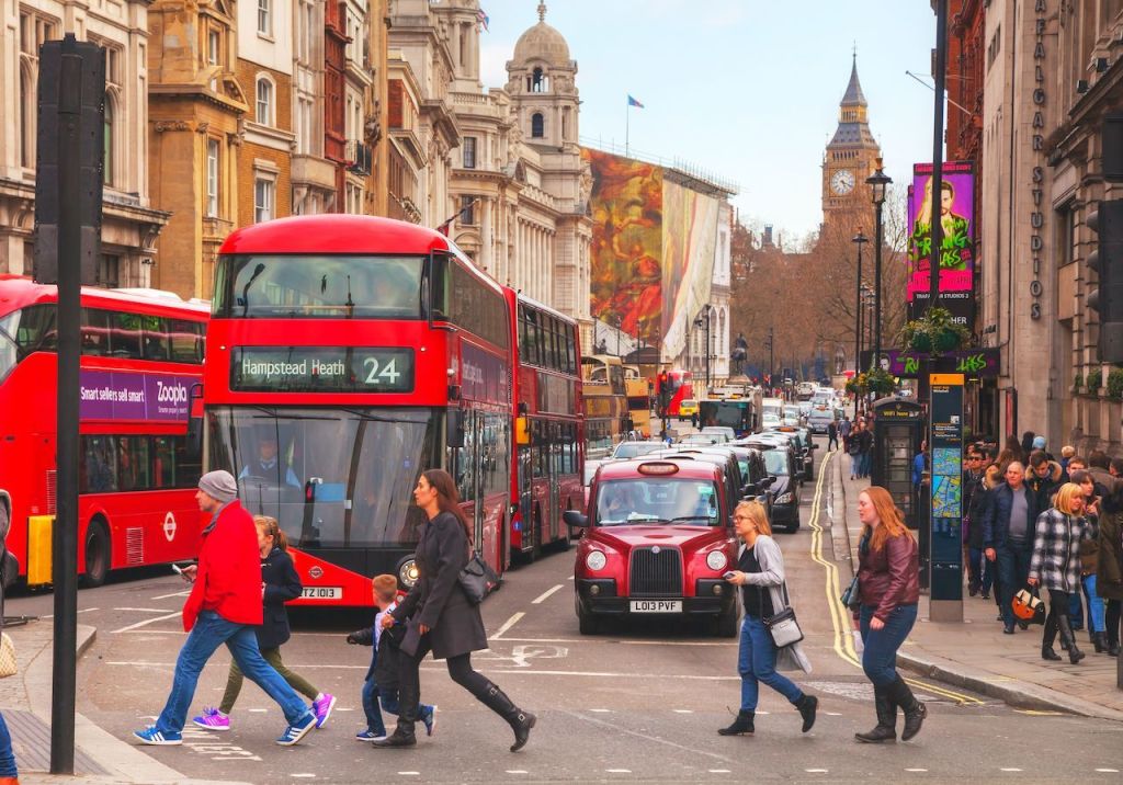 CeioMedia's tweet photo. Car-free day in London https://t.co/6lL87axELU https://t.co/s2SYiZEi65
