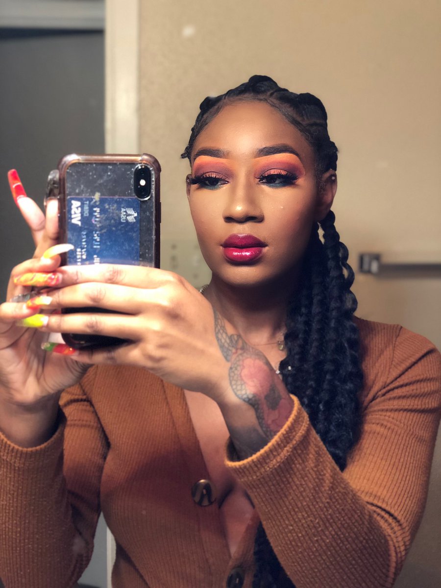 _simplyshae2's tweet photo. New make up look !( very dramatic)
#killeenTexas #AustinTexas #MUA #dramaticlook #FENTY #hudabeauty https://t.co/KZ0WAQeiBd