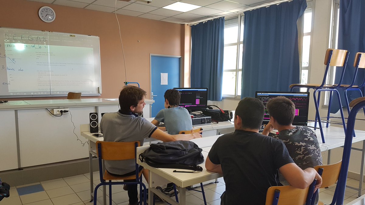epuginier's tweet photo. Dernier atelier codage pour cette année. Un succès et des élèves qui voudraient présenter leur compo lors de la fête du collège. Bravo @laurentopensrc ! #BulledR #SalleOuverte #TKL #TouKouLeur @PSaoula @CardieNice https://t.co/6OsWrdto2d https://t.co/rbLqaavftF