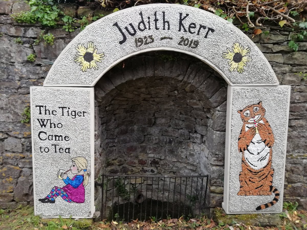 rrswift's tweet image. Interesting well dressings at Ashford in the water for opera loving art librarians into Mackintosh #WellDressings #opera #MadamButterfly