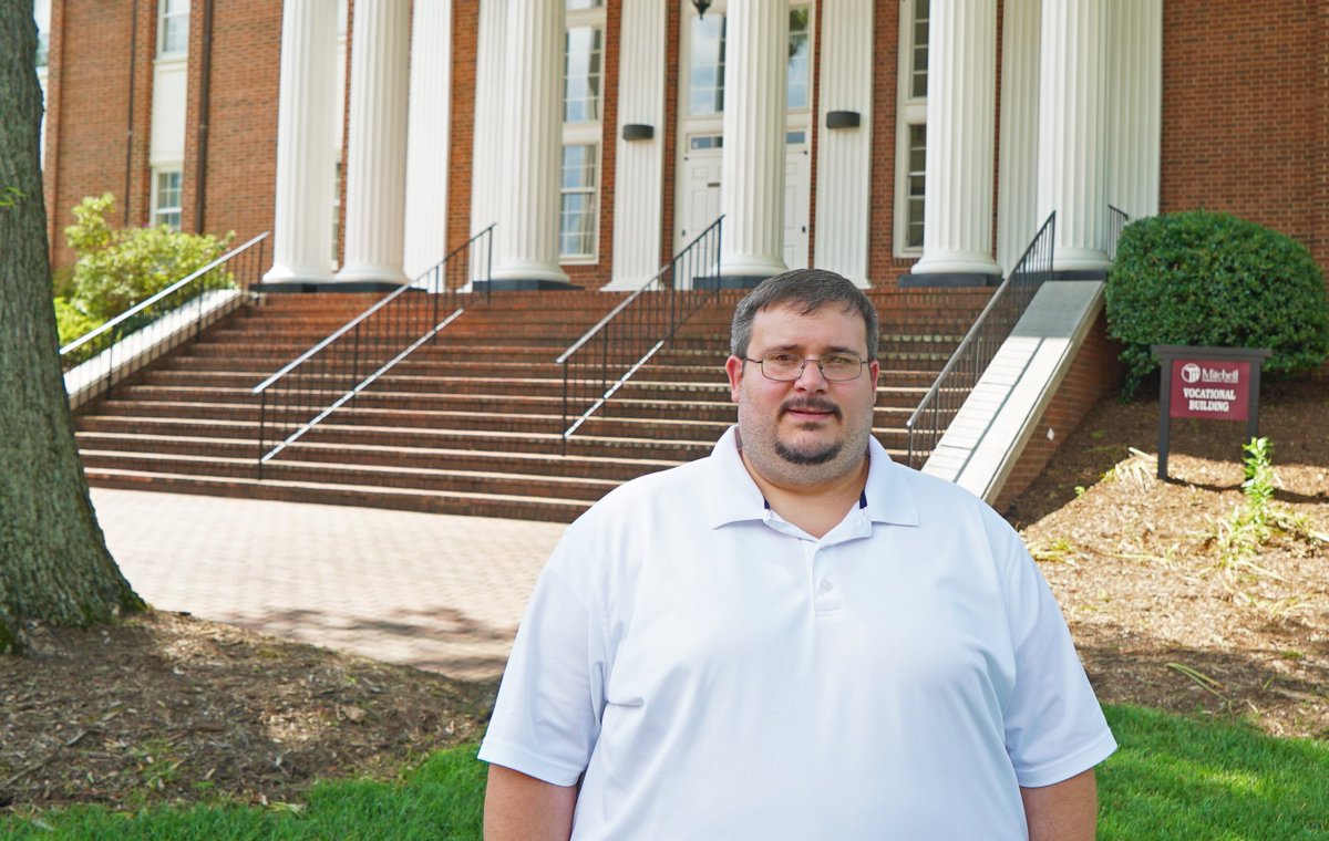 MitchellCC_NC's tweet photo. We love celebrating our excellent students and our amazing employees. With Jonathan Harris, we get to celebrate both!  “My experience at Mitchell completely changed my life,” he shared. Read his Mitchell story here: https://t.co/49hiqeBtEi #ThinkMitchell https://t.co/dc9GyuEluX