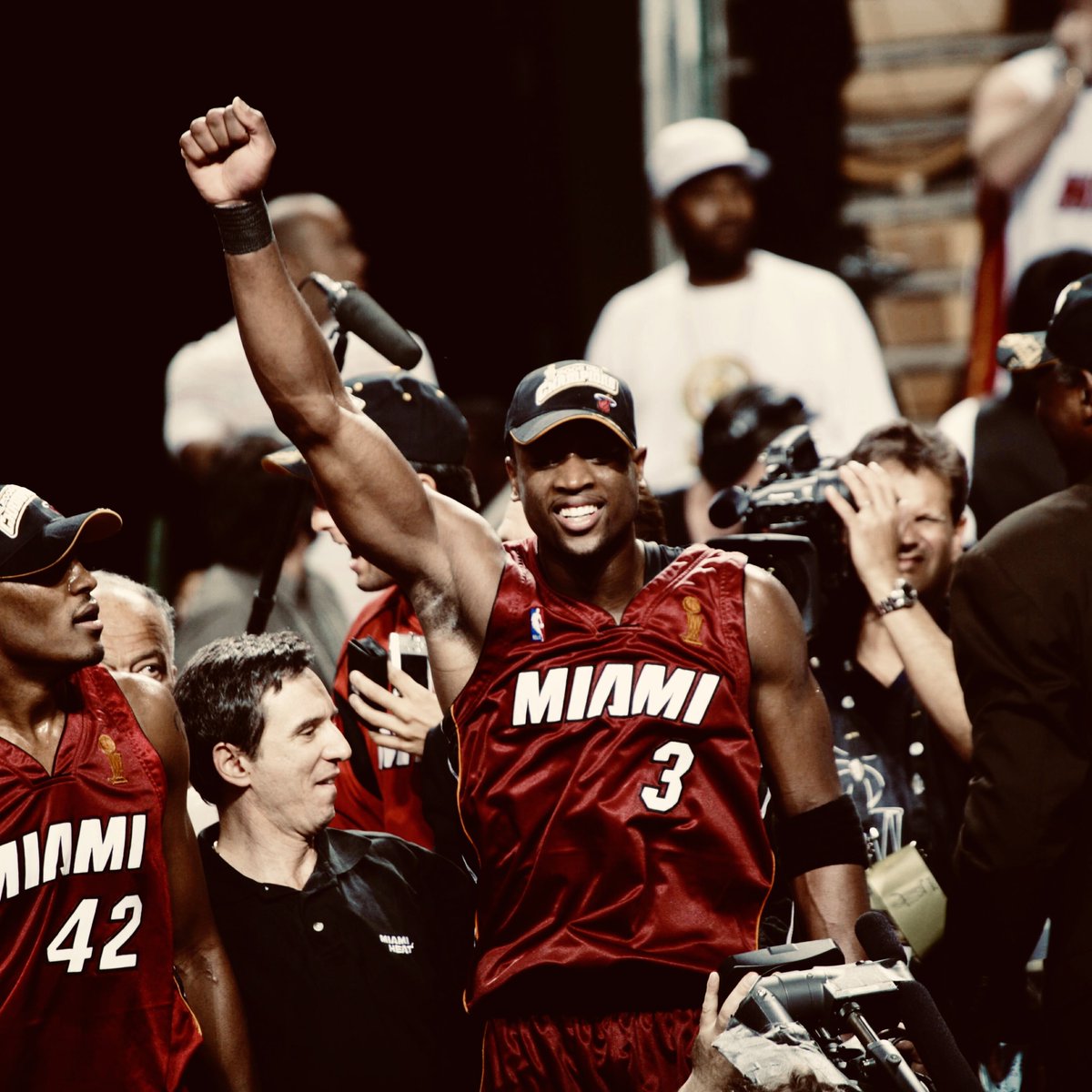 Bleacher Report On Twitter Dwyane Wade Delivered Miami Its First Championship On This Day In 2006 Down 0 2 To The Mavs The Heat Won The Next 4 Flash Averaged 39 3 Ppg During