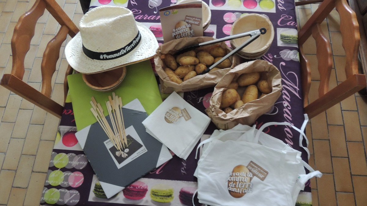 synou60's tweet photo. Il y a quelques jours, j'ai été sélectionné pour recevoir le #DinerDefi des #PommesDeTerrePrimeurs @GrooplayFR @lespommesdeterre
La reine c'est ELLE https://t.co/pR0dV9oexR