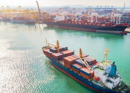 container_news's tweet image. Maritime industry to be ‘shaken’ for the first year following the #IMO2020 implementation, says #iContainers container-news.com/maritime-indus…