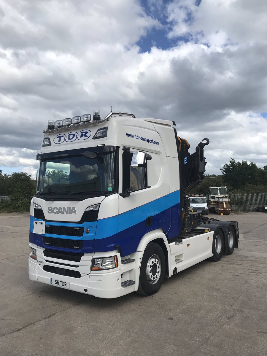 tdrheavyhaulage's tweet photo. Our new fleet will be sporting updated livery. Thanks to @LeamoreSigns for coming up with such a great design👍 @KeltruckLtd  @ScaniaUK #HeavyHaulage #ConstructionLogistics #Hiab #RoofTopDelivery #PlantHaulage #CabinTransport #LowLoader #FORS #CLOCS #Euro6 https://t.co/7OkS3FENDx