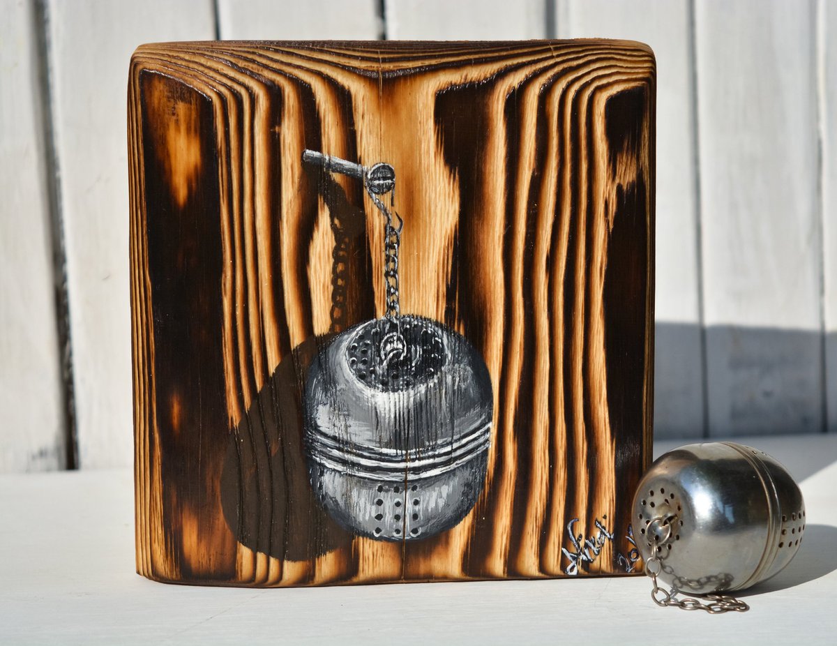 Small kitchen tea ball painting on rustic wood, realistic painting, kitchen painting, small still life painting, kitchen artwork #etsy #art #painting #kitchen #kitchenartwork  etsy.me/2XXc3RC