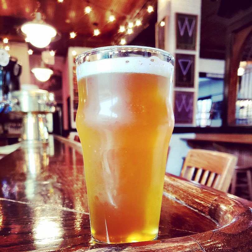 FlossmoorBrewCo's tweet image. #TAPPINGDAY: today, we’re tapping our new 5% ABV Tangerine Daydreams Pale Ale. Brewed with Mandarina Bavaria hops, it has a light tangerine aroma and flavor followed by a soft bitterness.