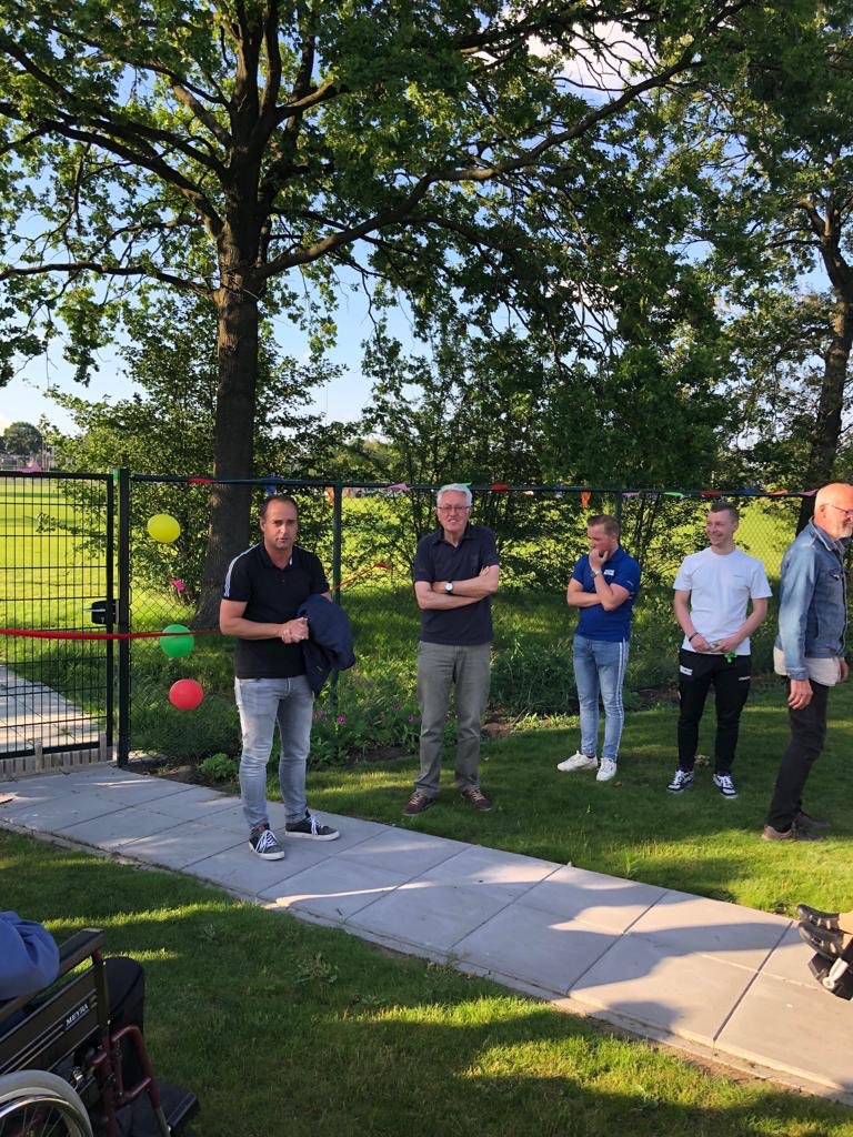 rsdbeweegt's tweet photo. @Sportservice_NB heeft met de inzet van Fontys Sportkunde studenten een mooie bijdrage kunnen leveren aan ‘de beweegtuin’ van Heerma state. Met als kroon op het werk de opening van het poortje richting sportpark Hulsdonk in Roosendaal https://t.co/NWXjYo3dvr