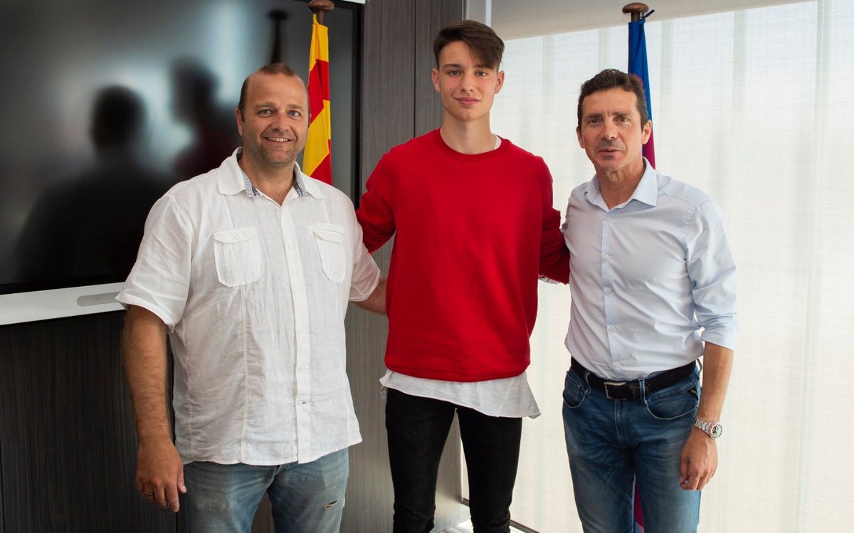 Damián Canedo tras firmar con el Barcelona (Foto: @FCBmasia).