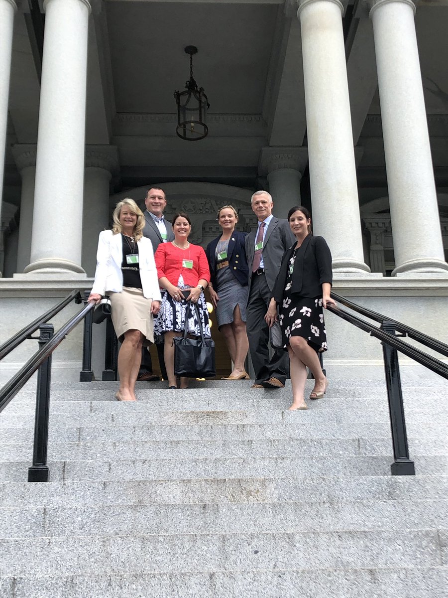elschmitt3g's tweet photo. Participated in a @WhiteHouse meeting today w/@ShopFloorNAM &amp; had the opportunity to urge how important trade progress is before #Harvest19 for @SukupMfg farmers and the entire #Ag community. 

#AgTwitter 
#PinkBoot https://t.co/TEUDRZLQbj