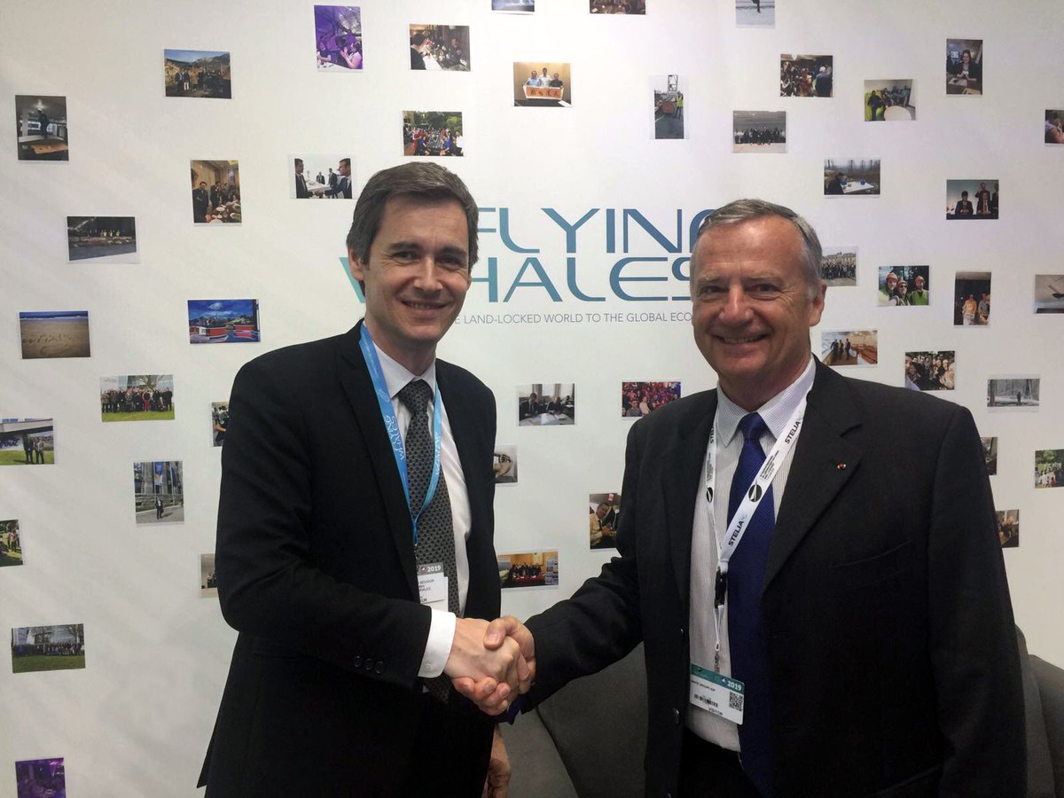 GroupeADP's tweet photo. Le Groupe #ADP via #ADPIngénierie &amp; @_FLYING_WHALES_ annoncent un accord pour un partenariat afin de déployer en France et à l'international des bases de dirigeables #LCA60T dédiées au transport #logistique de charges lourdes et volumineuses. #PAS2019
https://t.co/67iwXPWh5P https://t.co/4m3ud6EX8m