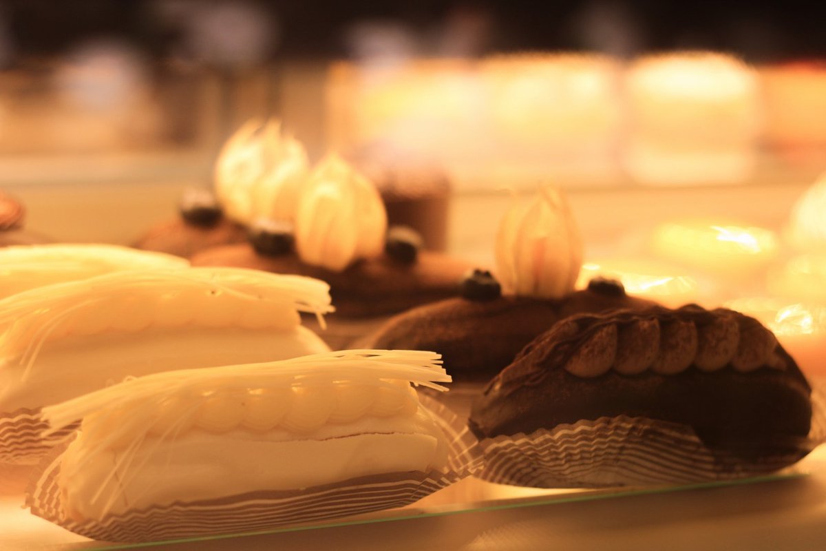 Tanto faz se você chama de Bomba ou de Éclair, o importante é que isso aqui É MUUUUUUITO BOM 😜 Qual a sua favorita?
.
.
.
.
.
#BellaPaulista #Padaria #Paulista #SãoPaulo #Paulistei #BellaPaulistei #Bomba #Eclair #Chocolate #Chocolates #Doce #Sweet #Sobremesa