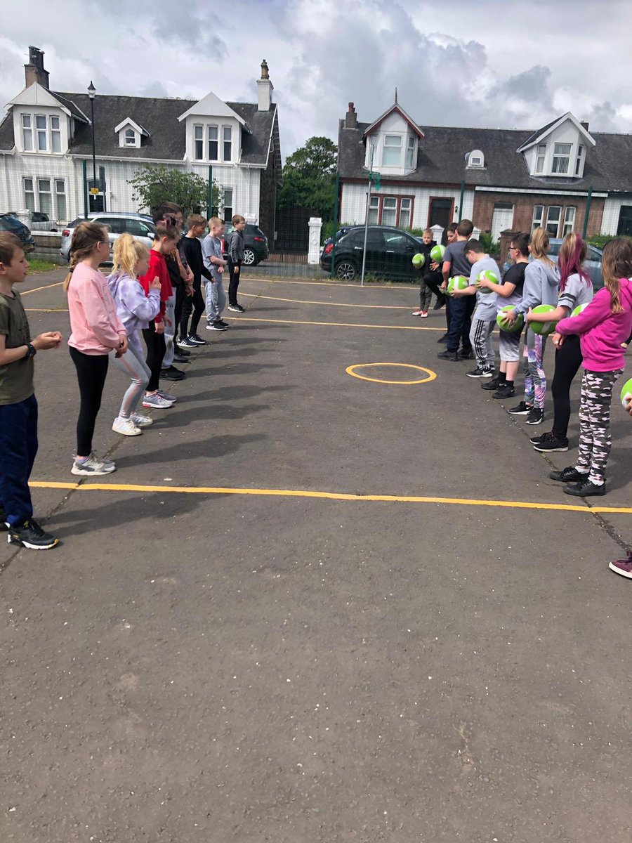 StPatricksPS's tweet photo. Room 11 netball session today. #healthweek2019 https://t.co/tpwUHgsY3E