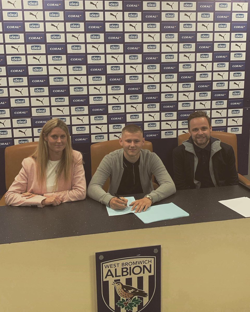 OwenWindsor01's tweet photo. I am proud to announce that I have signed my first professional contract with @wba football club📝 Thank you to everyone who has supported me over the years, now looking forward to the season ahead⚽️💫 #OJW https://t.co/Dr6NV8sAMx