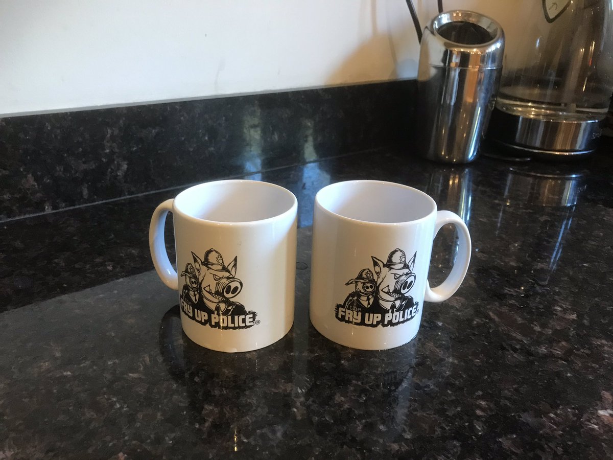 sportplaybaseuk's tweet image. Oooooh my @fryuppolice merch has arrived, one for home and one for work #keepitgreasy