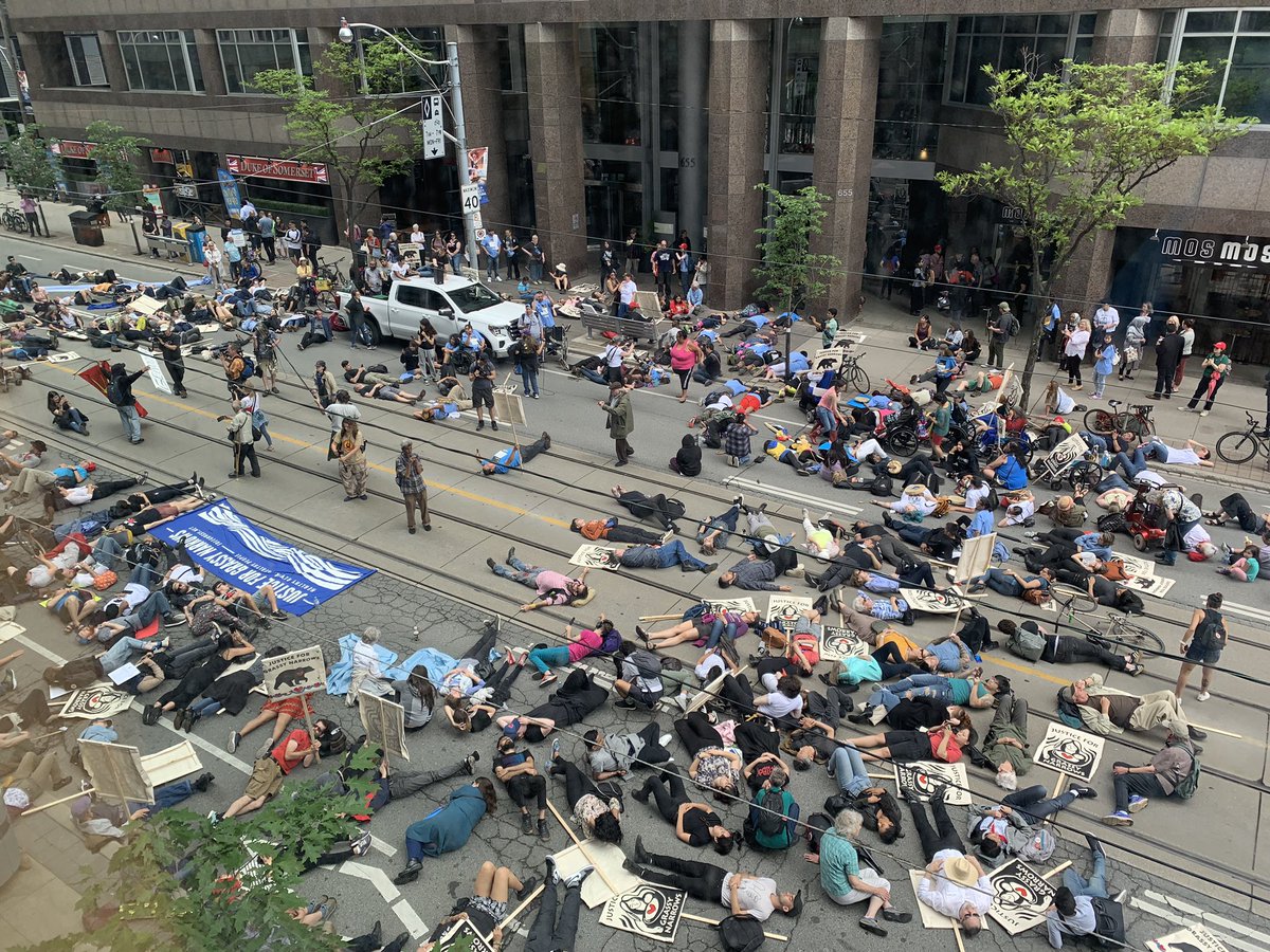 Grassy narrows and supporters block the street to call for mercury justice &amp; compensation from <a href="/JustinTrudeau/">Justin Trudeau</a> for their mercury home. #freegrassy #idlenomore