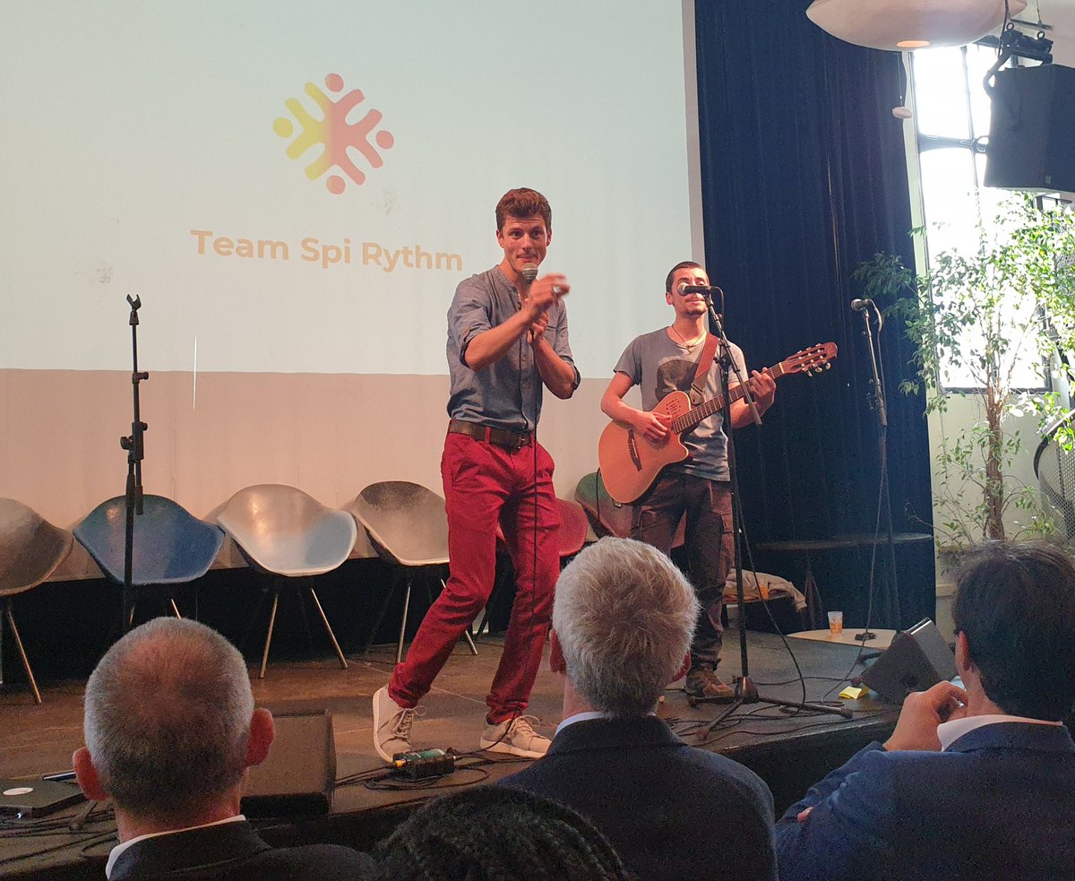 Ambiance et magnifiques projets à la soirée <a href="/Live_for_Good/">Live for Good</a> : Hand pour prévenir les risques face aux  catastrophes, Gribouilli pour accompagner les nounous et créer des programmes pedagogiques, Excubateur pour aider les détenus...