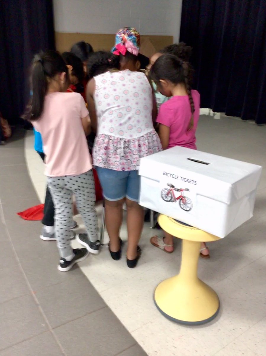 GuzmanWoodard's tweet photo. Good behavior is always rewarding!  #CampDanishSS @kevinsullivanAP @GR_Houston @kristyashmead https://t.co/8bMhIawH12