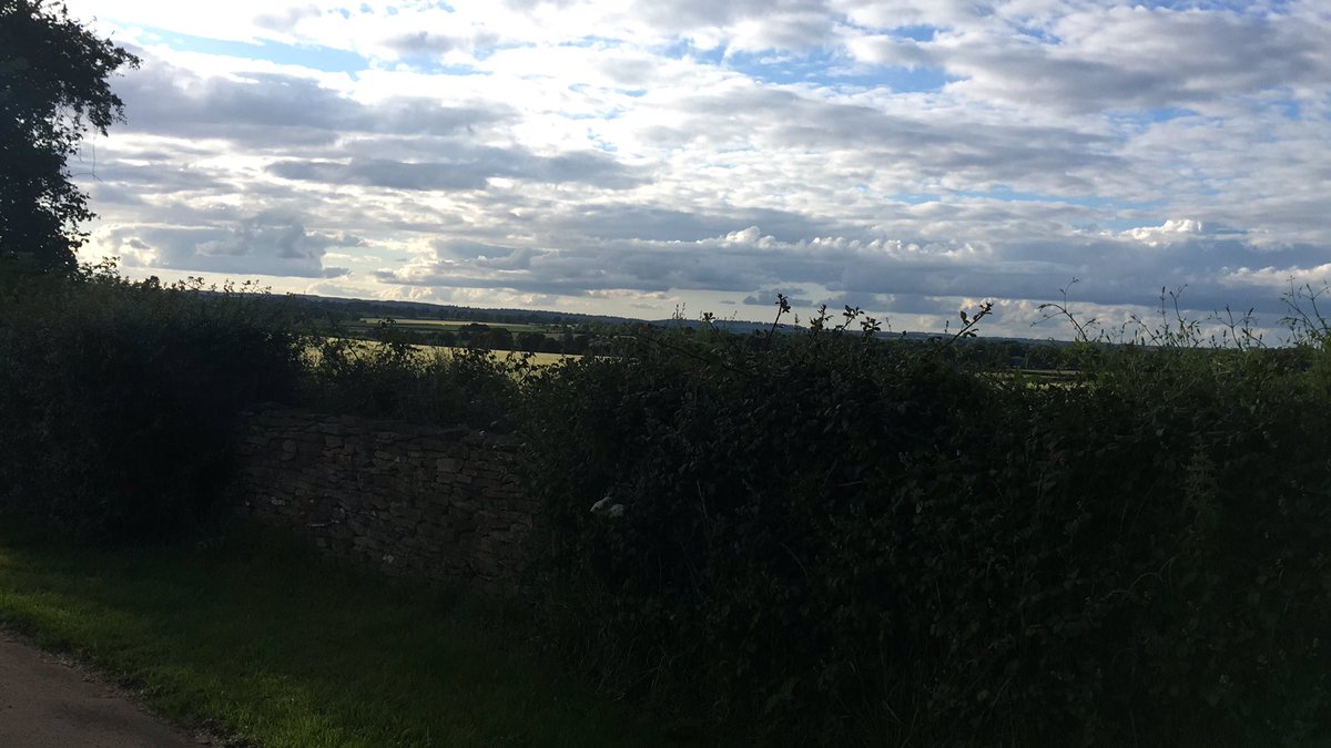 JenkinsRhian's tweet photo. Going to be some pretty skies tonight @malverncollege #lost2019 https://t.co/JNfTDfKX5S
