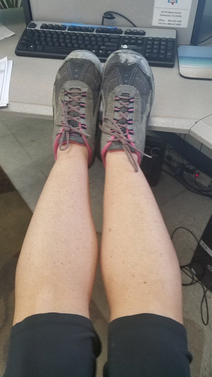SoccerMomLa's tweet image. When I am at work by myself and dressed for the office but a customer is down and I need to put on my steel toes to get belt delivered #nicelook  #workplaceprobs