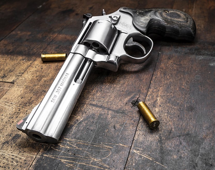 Smith_WessonInc's tweet photo. Competition shooting, recreational or home protection? https://t.co/Wi6UiDqnhD #model686plus #personalprotection #competitionshooting #357mag #rangetime #collectorsgun https://t.co/gKp1LKLSYI