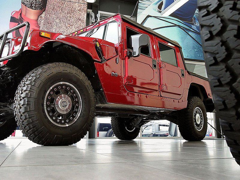 CARAutoReports's tweet photo. Hmmmm... While the idea of turning the world's most prolific gas guzzling vehicle into a fully aluminum Electric Car sounds enticing, I think GM has other plans Hummer's failing brand popularity.  #CompleteAutoReports #BeMobile #Hummer #electricvehicles 
https://t.co/CBefB0vehz https://t.co/6TlXuWwIRy
