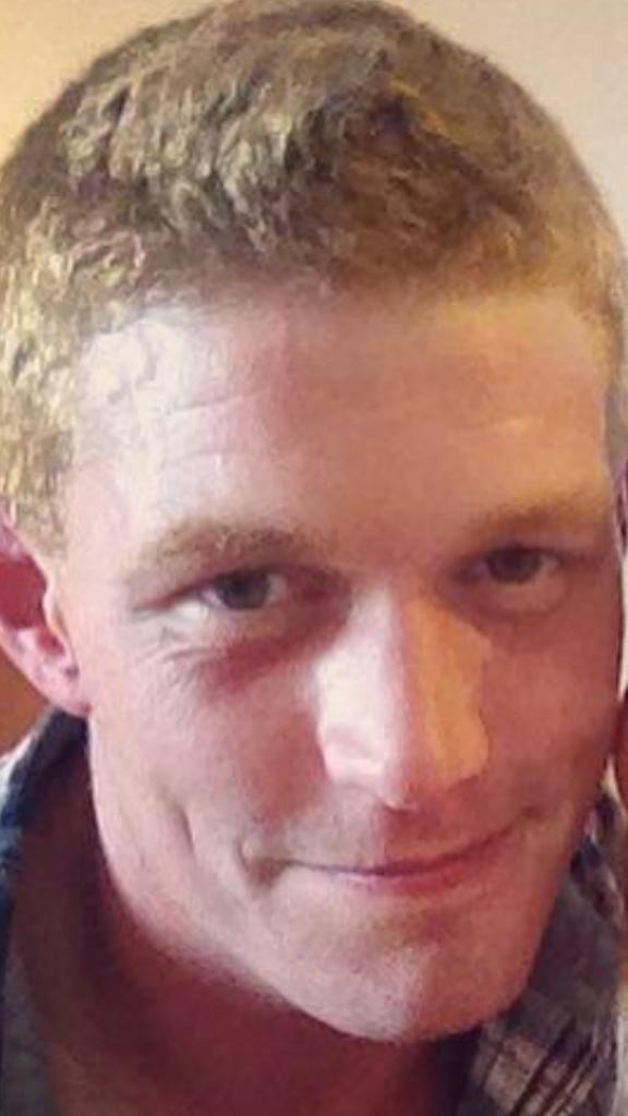ColinJ_Keogh's tweet image. Missing Person: Andrew Willis, 33 year old, 6 ft, athletic build, dark red hair, and brown/green eyes. Last seen Monday night/ early hours of Tuesday morning in the carrigaline/drakes pool area. Any information please contact Carrigaline garda Station. #Cork