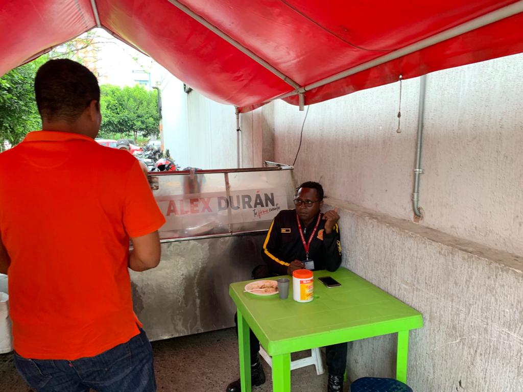 alexduran76's tweet photo. Cuando sales a volantear en jardin plaza y te encuentras con estas manifestaciones de afecto, No puedes más que agradecer y honrar tu palabra 
https://t.co/9UYi98jO2R #Esperanza #FelizJueves 😋😋 https://t.co/xvP8N5iMRx